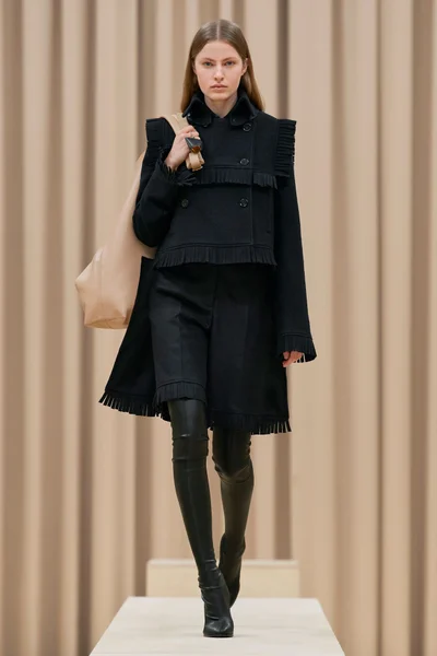Look 15